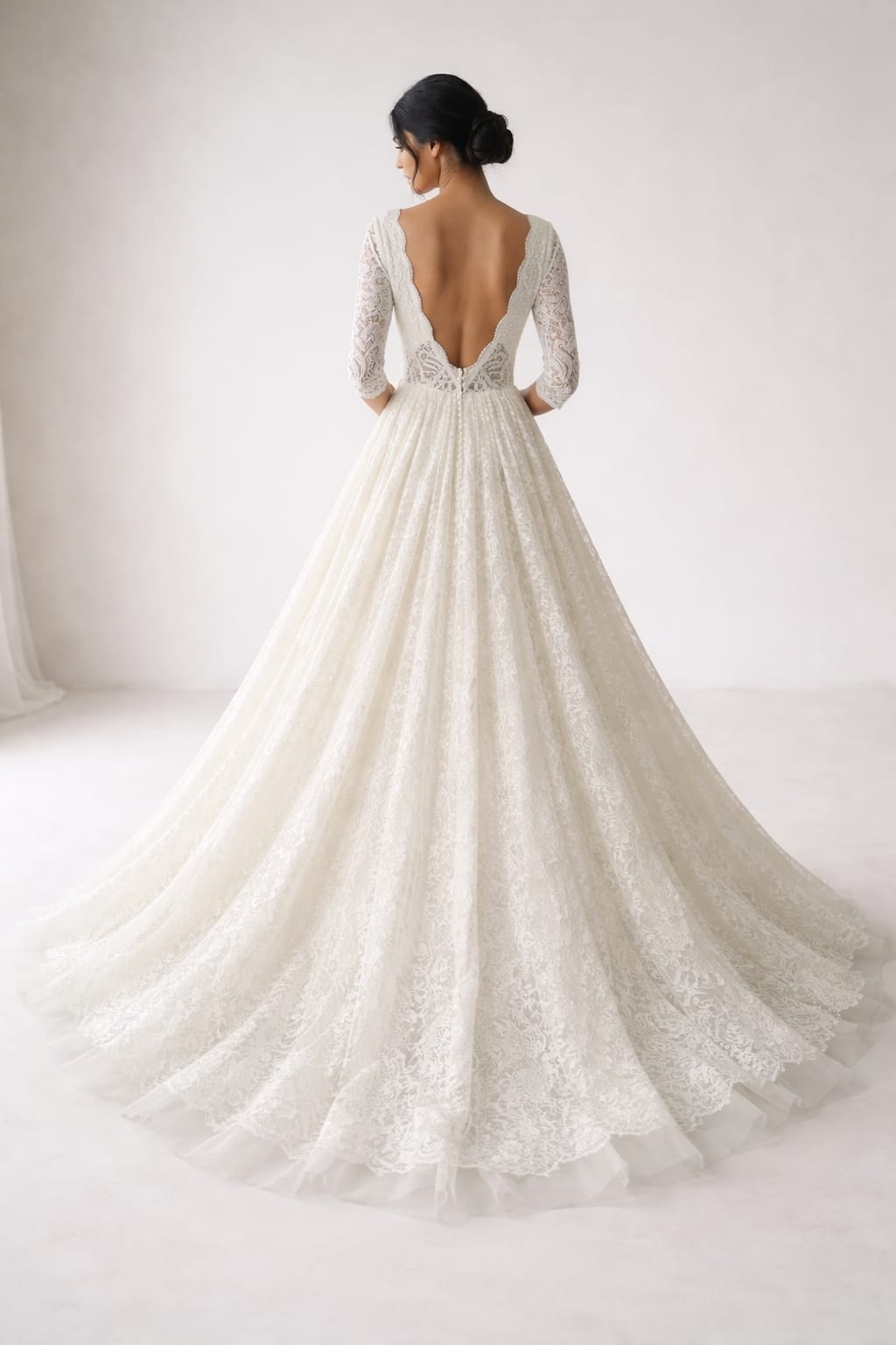 Elegant Ivory Lace Bridal Gown for Women – Romantic A-Line Wedding Dress with Sweetheart Neckline
