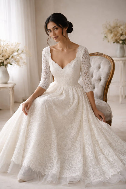 Elegant Ivory Lace Bridal Gown for Women – Romantic A-Line Wedding Dress with Sweetheart Neckline